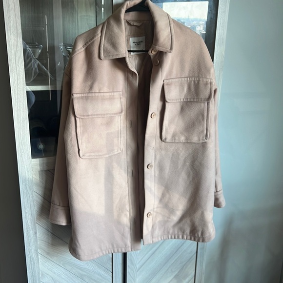 Abercrombie & Fitch Jackets & Blazers - Abercrombie tan shacket size S
